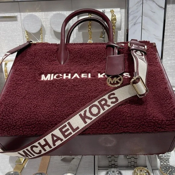 Michael Kors Medium SHEARLING MIRELLA Tote
Shoulder Bag Sherpa 
Oxblood 
NWT - Picture 10 of 16